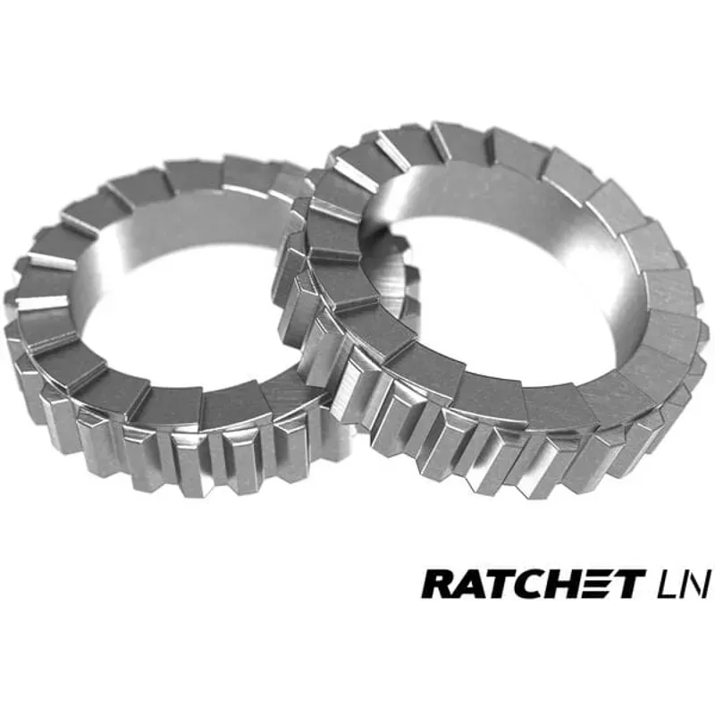 DT Swiss M1900R BOOST MicroSpline 27.5in Rear Wheel in Black-1